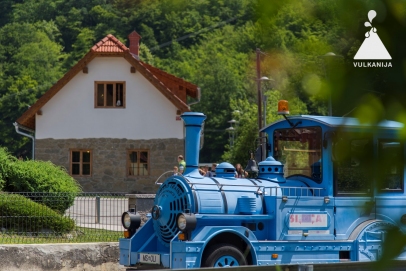 POLETJE V VULKANIJI